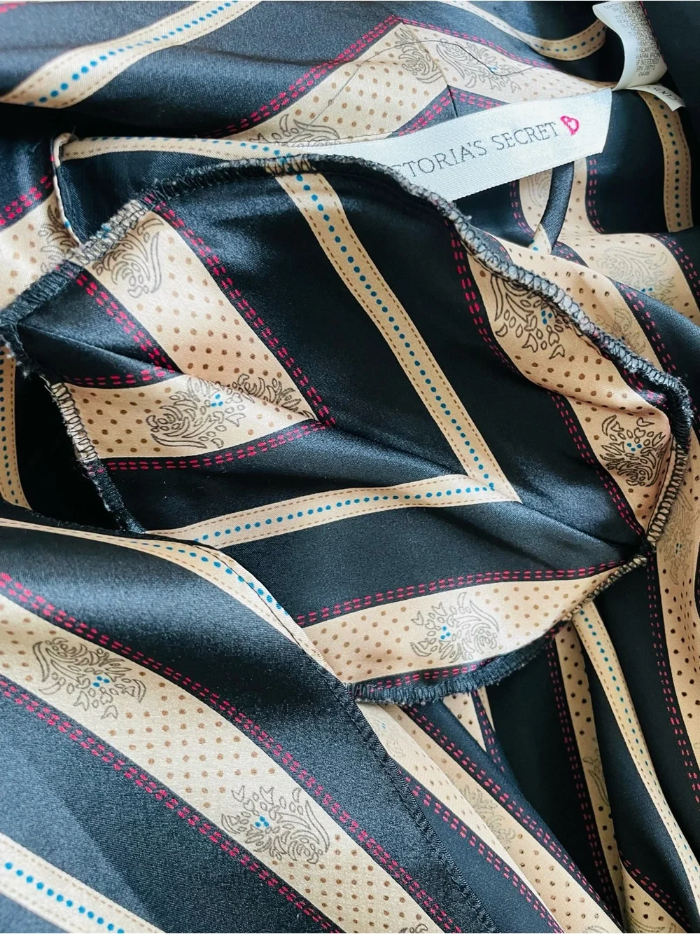 Vintage Victoria’s Secret M/L black and gold pocketed belt satin robe